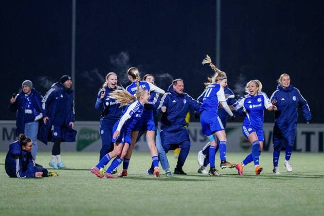 Womens Westfalen Pokal 2025 2026 FC Schalke 04 Borussia Dortmund Schalker cheers after the final whistle Gelsenkirchen Parkstadion NRW Germany