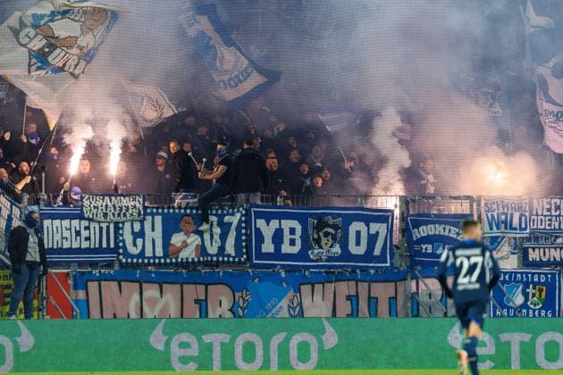 Fanblock Hoffenheim with Bengalos FSV Mainz 05 vs TSG Hoffenheim, Football, 1 Bundesliga, 11 Matchday, Season 2025 2026, 21 11 2025 DFB regulations prohibit any use of photographs as image sequences and or quasi video FSV Mainz 05 vs TSG Hoffenheim, Football, 1 Bundesliga, 11 Matchday, Season 2025 2026, 21 11 2025 Copyright: xEibner-Pressefoto AlexanderxNeisx EP_ANS