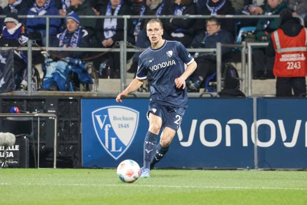 21 11 2025, xgrfx, Soccer 2 Bundesliga, VfL Bochum Dynamo Dresden v l Noah Loosil VfL Bochum DFL DFB REGULATIONS PROHIBIT ANY USE OF PHOTOGRAPHS as IMAGE SEQUENCES and or QUASI VIDEO Bochum