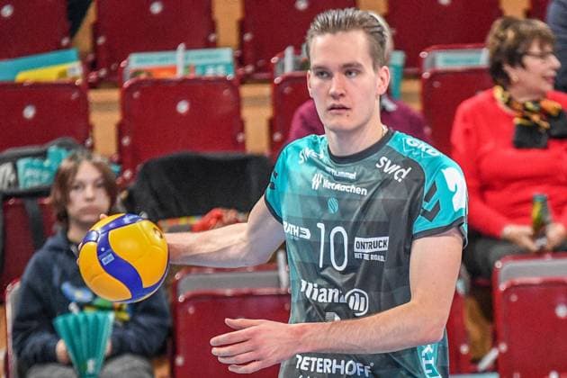 Petteri Samuli Tyynismaa Powervolleys Düren, 10 during warm-up, warm-up program, warm-up before the match, action, action,, 21 11 2025, Düren Germany , Volleyball, 1 Bundesliga Men, SWD Powervolleys Düren SVG Lüneburg xmhx