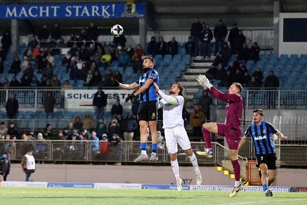21 11 2025, xrekx, Soccer Regionalliga Suedwest, Eintracht Trier TSV Steinbach Haiger v l Goal to 1 1 by Damjan Marceta SV Eintracht Trier 05 by head Nick Galle TSV Steinbach Haiger Jesper Heim TSV Steinbach Haiger DFL DFB REGULATIONS PROHIBIT ANY USE OF PHOTOGRAPHS as IMAGE SEQUENCES and or QUASI VIDEO Trier