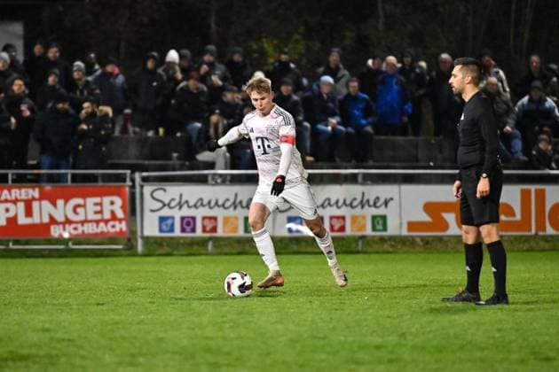 Regionalliga Bayern TSV Buchbach FC Bayern München II 21 11 2025 buchbach, GERMANY 21 NOVEMBER in this scene Anton HEINZ FC Bayern München II 7 runs in for a free kick which leads to a 1 3 goal goal scorer Freude Happy during the league match between TSV Buchbach and FC Bayern München II on matchday 19 of the Regionalliga Bayern at SMR Arena on 21 11 2025 Copyright: xBEAUTIFULxSPORTS Goldbergx