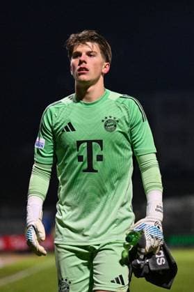Regionalliga Bayern TSV Buchbach FC Bayern München II 21 11 2025 Buchbach, GERMANY 21 NOVEMBER in the picture Jannis Gerhard BÄRTL FC Bayern München II 18 Single photo Crop at the league match between TSV Buchbach and FC Bayern München II on matchday 19 of the Regionalliga Bayern at the SMR Arena on 21 11 2025 Copyright: xBEAUTIFULxSPORTS Goldbergx