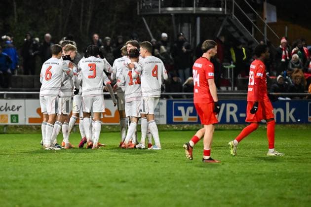 Regionalliga Bayern TSV Buchbach FC Bayern München II 21 11 2025 buchbach, GERMANY 21 NOVEMBER Bayern Amateurs cheer after Anton HEINZ FC Bayern München II 7 goalscorer scores to make it 1 3 Happy during the league match between TSV Buchbach and FC Bayern München II on matchday 19 of the Regionalliga Bayern at the SMR Arena on 21 11 2025 Copyright: xBEAUTIFULxSPORTS Goldbergx