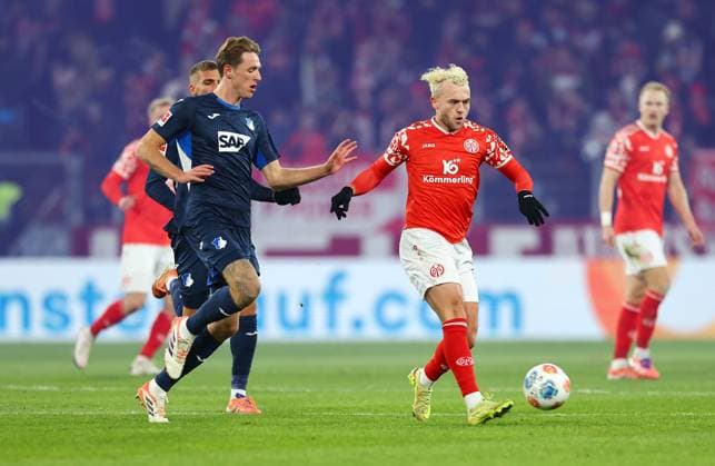 21 11 2025, Soccer Bundesliga, 1 FSV Mainz 05 TSG 1899 Hoffenheim, emonline, emspor, v l , Wouter Burger TSG 1899 Hoffenheim , Benedict Hollerbach FSV Mainz 05 DFL DFB REGULATIONS PROHIBIT ANY USE OF PHOTOGRAPHS AS IMAGE SEQUENCES AND OR QUASI VIDEO xdcx Copyright: HMBxMedia Claus