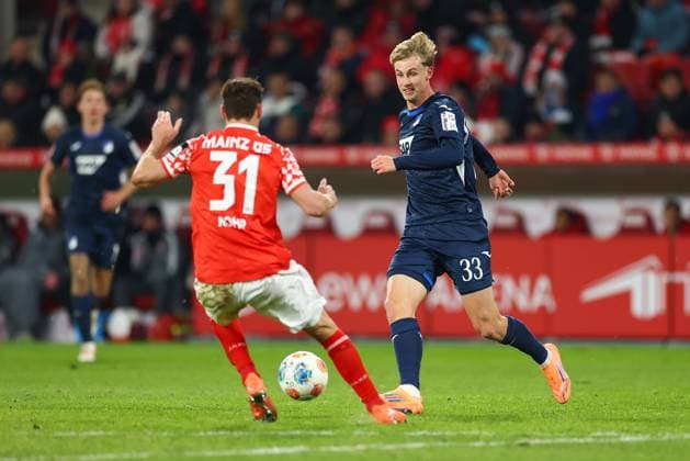 21 11 2025, Soccer Bundesliga, 1 FSV Mainz 05 TSG 1899 Hoffenheim, emonline, emspor, v l , Dominik Kohr FSV Mainz 05 , Max Moerstedt TSG 1899 Hoffenheim DFL DFB REGULATIONS PROHIBIT ANY USE OF PHOTOGRAPHS AS IMAGE SEQUENCES AND OR QUASI VIDEO xdcx Copyright: HMBxMedia Claus