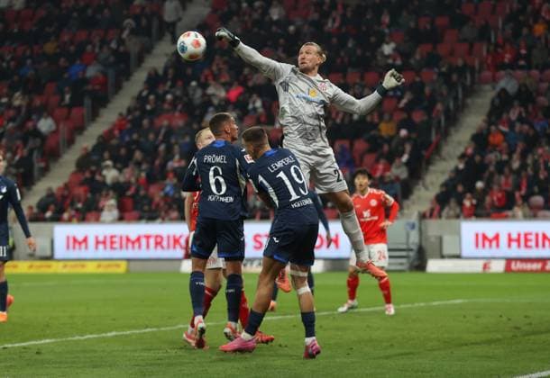 21 11 2025, Soccer Bundesliga, 1 FSV Mainz 05 TSG 1899 Hoffenheim, emonline, emspor, v l , Grischa Prömel TSG 1899 Hoffenheim , Tim Lemperle TSG 1899 Hoffenheim , Goalkeeper Robin Zentner FSV Mainz 05 DFL DFB REGULATIONS PROHIBIT ANY USE OF PHOTOGRAPHS AS IMAGE SEQUENCES AND OR QUASI VIDEO xdcx Copyright: HMBxMedia Claus