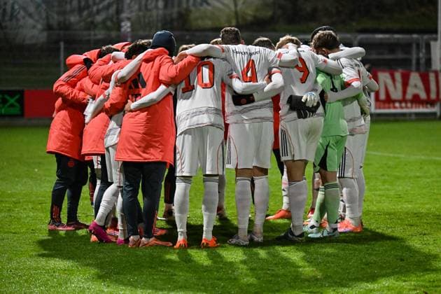 Regionalliga Bayern TSV Buchbach FC Bayern München II 21 11 2025 Buchbach, GERMANY 21 NOVEMBER The players of the little Bavarians motivate themselves again before the game before the league match between TSV Buchbach and FC Bayern München II on matchday 19 of the Regionalliga Bayern at the SMR Arena on 21 11 2025 Copyright: xBEAUTIFULxSPORTS Goldbergx