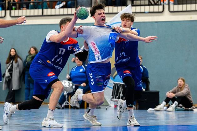Kornwestheim, Handball 3 Liga 25 26 SV Kornwestheim HBW Balingen 2 f li Denis Milosavljevic Balingen , Finn Joneleit Kornwestheim , Kalle Gaugisch Balingen Kornwestheim Halle Ost Baden Württemberg Germany