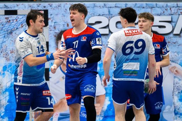 Kornwestheim, Handball 3 Liga 25 26 SV Kornwestheim HBW Balingen 2 v li Max Keil Kornwestheim , Denis Milosavljevic Balingen , Finn Joneleit Kornwestheim Kornwestheim Halle Ost Baden Württemberg Germany