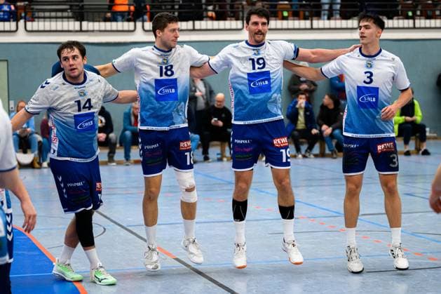 Kornwestheim, Handball 3 Liga 25 26 SV Kornwestheim HBW Balingen 2 Max Keil Kornwestheim , Felix Kazmeier Kornwestheim , Christopher Tinti Kornwestheim , Lukas Reu Kornwestheim Schlussjubel Schlußjubel Emotion Freude Kornwestheim Halle Ost Baden Württemberg Germany