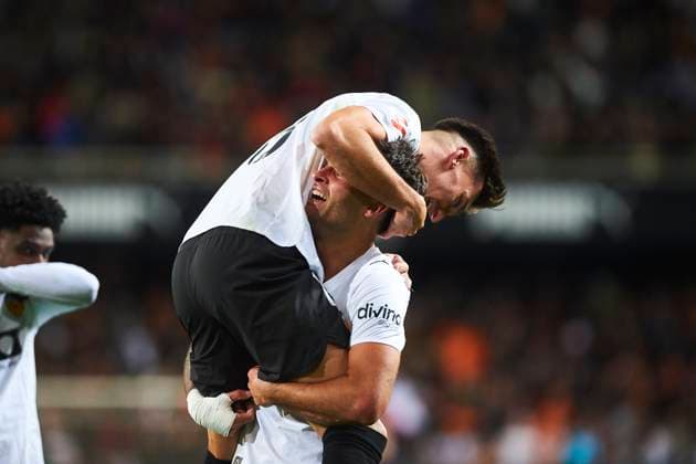 Hugo Duro Valencia CF celebrates after scoring his team˜s first goal during the LaLiga EA Sports match between Valencia CF and Levante UD at Estadio de Mestalla on December 21, 2025 in Valencia, Spain Photo by Maria Jose Segovia DeFodi Images