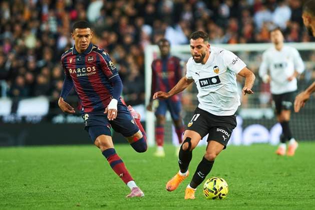 Luis Rioja Valencia CF during the LaLiga EA Sports match between Valencia CF and Levante UD at Estadio de Mestalla on December 21, 2025 in Valencia, Spain Photo by Maria Jose Segovia DeFodi Images