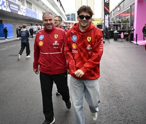 Formula 1 Grand Prix of Las Vegas 2025 LAS VEGAS, NEVADA - NOVEMBER 21: Charles Leclerc of Scuderia Ferrari arrives before Practice 3 session at Formula 1 Grand Prix 2025 of Las Vegas at Las Vegas Strip Circuit on November 21, 2025 in Las Vegas, Nevada, United States. Tayfun Coskun Anadolu Nevada United States. Editorial use only. Please get in touch for any other usage.  Copyright: x2025xAnadoluxTayfunxCoskunx
