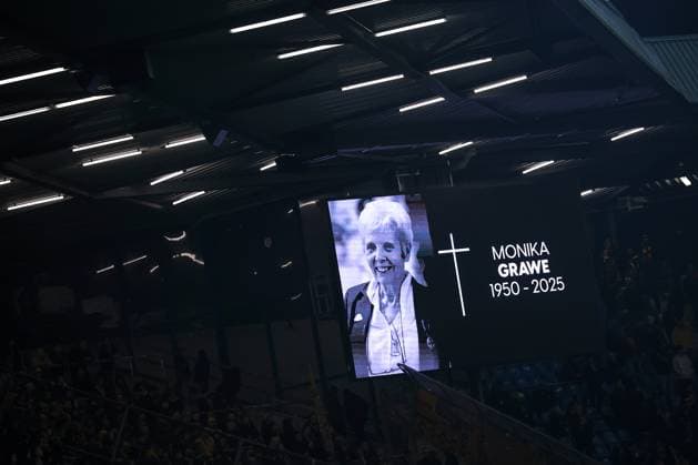 21 10 2025, Football, VfL Bochum SG Dynamo Dresden, 2 Fußball Bundesliga, Vonovia Ruhrstadion, Season 2025 2026 Mourning Commemoration minute of silence for the deceased Monika Grawe DFB regulations prohibit any use of photographs as image sequences and or quasi video North Rhine-Westphalia Germany