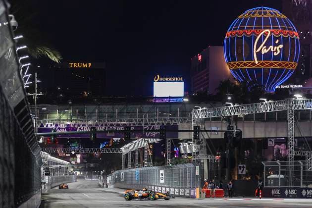 Formula1; Round22; Las Vegas Grand Prix; USA Oscar Piastri (AUS), Lando Norris (GBR) - McLaren Formula 1 Team - MCL39 during Formula1 Heineken Las Vegas Grand Prix on november 21., 2025 in Las Vegas Strip Circuit, United States Of America Zsombor Toth Las Vegas Las Vegas Strip Circuit Nevada United States Of America
