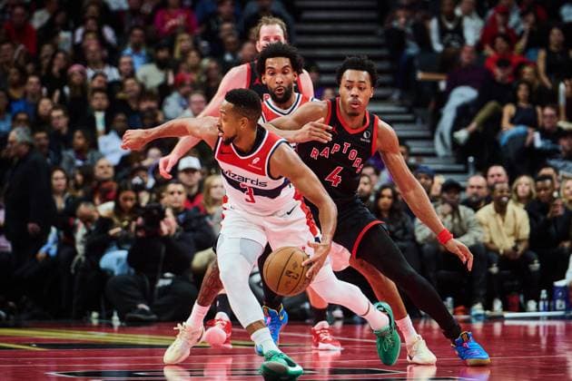 November 21, 2025, Toronto, On, Canada: Washington Wizards CJ McCollum (3) protects the ball from Toronto Raptors Scottie Barnes (4) during first half NBA, Basketball Herren, USA basketball action in Toronto, on Friday, Nov. 21, 2025. Canada News - November 21, 2025 - ZUMAc35_ 20251121_zaf_c35_108 Copyright: xSammyxKoganx