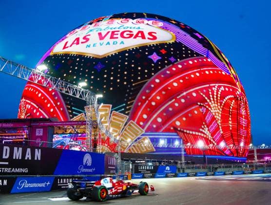 November 21, 2025, Las Vegas, Nevada, USA: Lewis Hamilton (GBR) (44) of Scuderi Ferrari during the Free Practice Session 3 at the 2025 Formula 1 Heineken Silver Las Vegas Grand Prix on the Las Vegas Strip Circuit. Las Vegas USA - ZUMAw109 20251121_fap_w109_004 Copyright: xDebbyxWongx