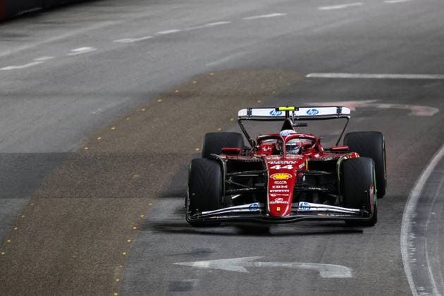 November 21, 2025: Scuderia Ferrari HP, Ferrari driver Lewis Hamilton (44) drives during the third practice session at the Formula 1 Heineken Las Vegas Grand Prix in Las Vegas, NV. CSM. Las Vegas United States of America - ZUMAc04_ 20251121_zma_c04_263 Copyright: xChristopherxTrimx