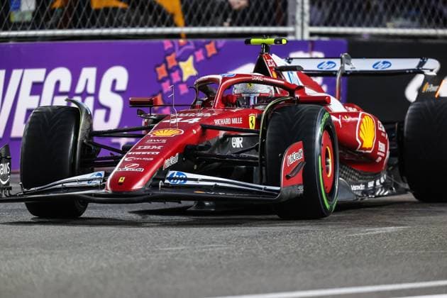 November 21, 2025: Scuderia Ferrari HP, Ferrari driver Lewis Hamilton (44) drives during the third practice session at the Formula 1 Heineken Las Vegas Grand Prix in Las Vegas, NV. CSM. Las Vegas United States of America - ZUMAc04_ 20251121_zma_c04_267 Copyright: xChristopherxTrimx