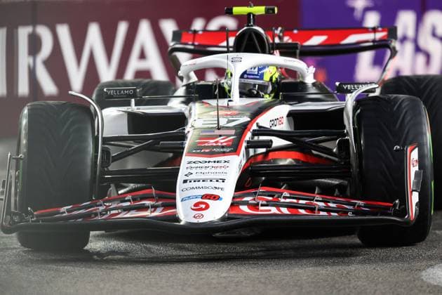 November 21, 2025: MoneyGram Haas F1 Team, Ferrari driver Oliver Bearman (87) drives during the third practice session at the Formula 1 Heineken Las Vegas Grand Prix in Las Vegas, NV. CSM. Las Vegas United States of America - ZUMAc04_ 20251121_zma_c04_277 Copyright: xChristopherxTrimx