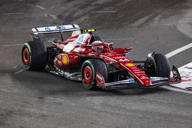 November 21, 2025: Scuderia Ferrari HP, Ferrari driver Lewis Hamilton (44) drives during the third practice session at the Formula 1 Heineken Las Vegas Grand Prix in Las Vegas, NV. CSM. Las Vegas United States of America - ZUMAc04_ 20251121_zma_c04_291 Copyright: xChristopherxTrimx