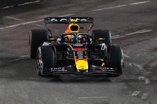 November 21, 2025: Oracle Red Bull Racing, Honda RBPT driver Yuki Tsunoda (22) drives during the third practice session at the Formula 1 Heineken Las Vegas Grand Prix in Las Vegas, NV. CSM. Las Vegas United States of America - ZUMAc04_ 20251121_zma_c04_293 Copyright: xChristopherxTrimx
