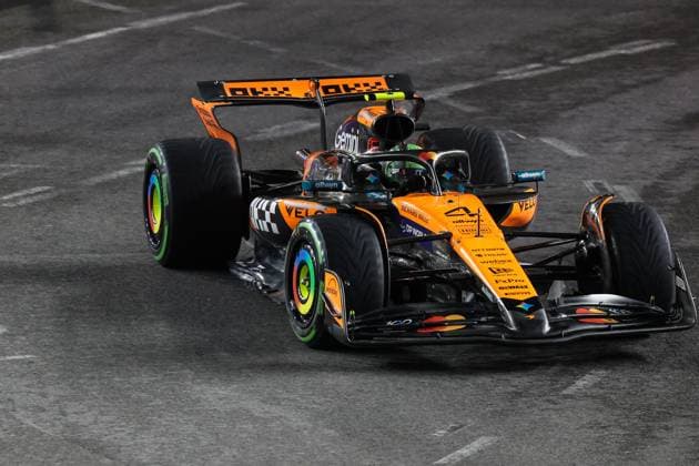 November 21, 2025: McLaren Formula 1 Team, Mercedes driver Lando Norris (4) drives during the third practice session at the Formula 1 Heineken Las Vegas Grand Prix in Las Vegas, NV. CSM. Las Vegas United States of America - ZUMAc04_ 20251121_zma_c04_294 Copyright: xChristopherxTrimx
