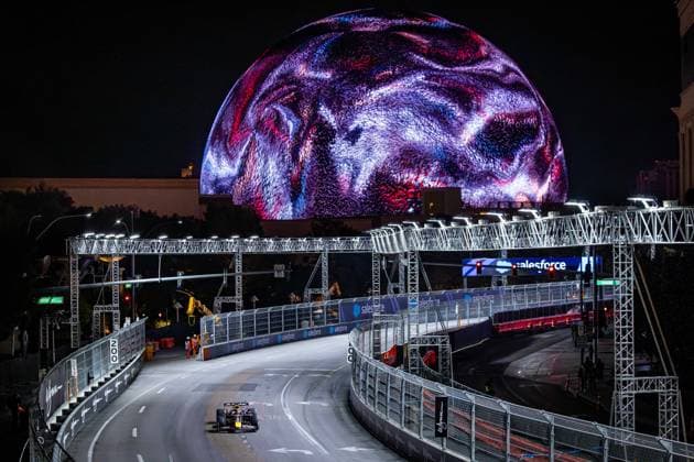 F1 - LAS VEGAS GRAND PRIX 2025 01 VERSTAPPEN Max (nld), Red Bull Racing RB21, action during the 2025 Formula 1 Las Vegas Grand Prix, 22th round of the 2025 FIA Formula One World Championship, WM, Weltmeisterschaft from November 21 to 23, 2025 on the Las Vegas Strip Circuit, in Paradise, Nevada, United States of America - ParadiseUnited States  Copyright: xAndrÃ xFerreirax
