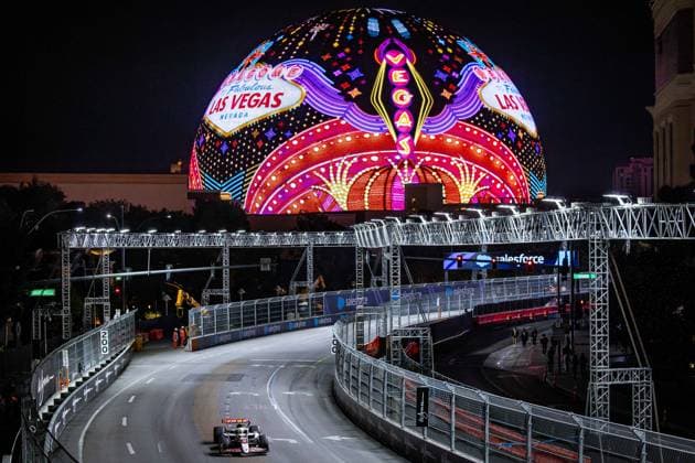 F1 - LAS VEGAS GRAND PRIX 2025 87 BEARMAN Ollie Oliver (gbr), Haas F1 Team VF-25 Ferrari, action during the 2025 Formula 1 Las Vegas Grand Prix, 22th round of the 2025 FIA Formula One World Championship, WM, Weltmeisterschaft from November 21 to 23, 2025 on the Las Vegas Strip Circuit, in Paradise, Nevada, United States of America - ParadiseUnited States  Copyright: xAndrÃ xFerreirax