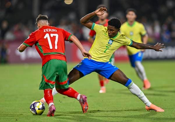 Morocco v Brazil : Quarter-final- FIFA U-17 World Cup Qatar 2025 Ruan Pablo (R) of Brazil and Moncef Zekri of Morocco in action during the FIFA U-17 World Cup Qatar 2025 Quarter-final match between Morocco and Brazil in Doha, Qatar, on November 21, 2025. DOHA Qatar Copyright: xNOUSHADxTHEKKAYILx