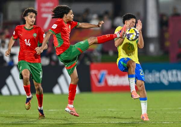 Morocco v Brazil : Quarter-final- FIFA U-17 World Cup Qatar 2025 Felipe Morais (R) of Brazil and Elyes Saidi of Morocco in action during the FIFA U-17 World Cup Qatar 2025 Quarter-final match between Morocco and Brazil in Doha, Qatar, on November 21, 2025. DOHA Qatar Copyright: xNOUSHADxTHEKKAYILx