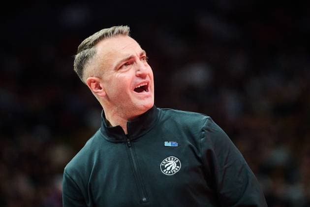 November 21, 2025, Toronto, On, Canada: Toronto Raptors head coach Darko Rajakovic calls out during second half NBA, Basketball Herren, USA basketball action against the Washington Wizards in Toronto, on Friday, Nov. 21, 2025. Canada News - November 21, 2025 - ZUMAc35_ 20251121_zaf_c35_138 Copyright: xSammyxKoganx