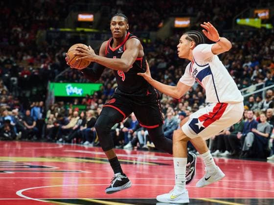 November 21, 2025, Toronto, On, Canada: Toronto Raptors RJ Barrett (9) drives past Washington Wizards Kyshawn George (18) during first half NBA, Basketball Herren, USA basketball action in Toronto, on Friday, Nov. 21, 2025. Canada News - November 21, 2025 - ZUMAc35_ 20251121_zaf_c35_140 Copyright: xSammyxKoganx
