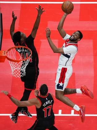 Washington Wizards v Toronto Raptors TORONTO, CANADA - NOVEMBER 21 : Malaki Branham (8) of Washington Wizards in action during the 2025 Emirates NBA, Basketball Herren, USA Cup basketball game between Washington Wizards and Toronto Raptors at the Scotiabank Arena on November 21, 2025 in Toronto, Ontario, Canada. Mert Alper Dervis Anadolu Ontario Canada. Editorial use only. Please get in touch for any other usage.  Copyright: x2025xAnadoluxMertxAlperxDervisx
