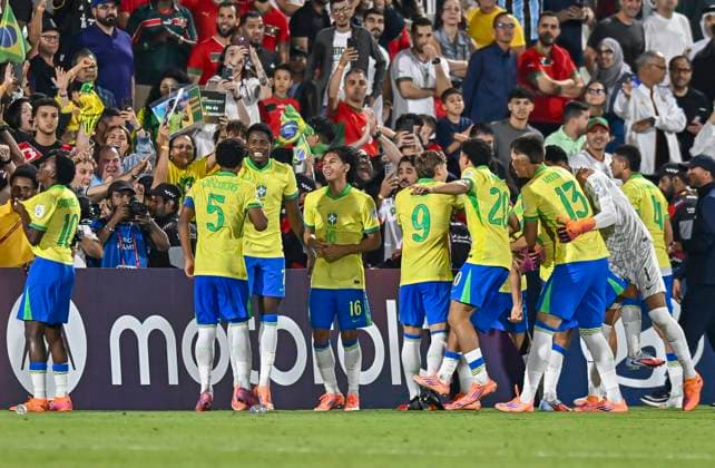 Morocco v Brazil : Quarter-final- FIFA U-17 World Cup Qatar 2025 Players of Brazil celebrate after winning the FIFA U-17 World Cup Qatar 2025 Quarter-final match between Morocco and Brazil in Doha, Qatar, on November 21, 2025. DOHA Qatar Copyright: xNOUSHADxTHEKKAYILx