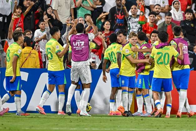 Morocco v Brazil : Quarter-final- FIFA U-17 World Cup Qatar 2025 Dell (C) of Brazil celebrate after scoring the team s second goal during the FIFA U-17 World Cup Qatar 2025 Quarter-final match between Morocco and Brazil in Doha, Qatar, on November 21, 2025. DOHA Qatar Copyright: xNOUSHADxTHEKKAYILx