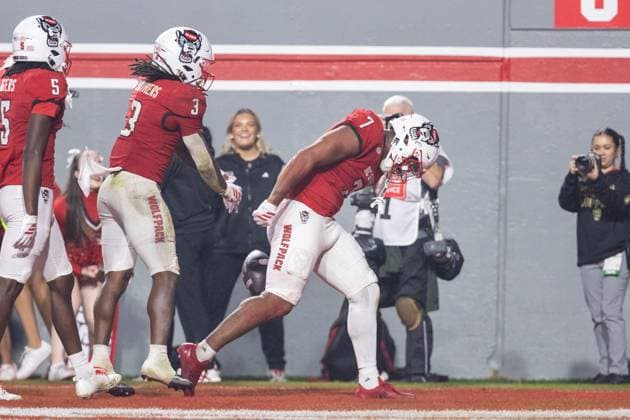 November 21, 2025: NC State Wolfpack tight end Justin Joly (7) celebrates after a touchdown against the Florida State Seminoles during the second half of the NCAA, College League, USA football match up at Carter-Finley Stadium in Raleigh, NC. ( CSM) Raleigh United States - ZUMAc04_ 20251121_zma_c04_362 Copyright: xScottxKinserx