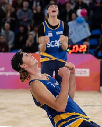 251122 Jacob Hölting Nilsson and Elmer Andersson of Sweden celebrate after defeating TÃ o Rotar and Arnaud Gauthier Rat of France during The Beach Volleyball World Championships Semi Final on November 22, 2025 in Adelaide Photo Michael Errey BILDBYRAN kod XY XY0085 beachvolleyboll beach volleyball sandvolleyball world championships semi finals bbeng semifinal  Copyright: MichaelxErrey BB251122BB174