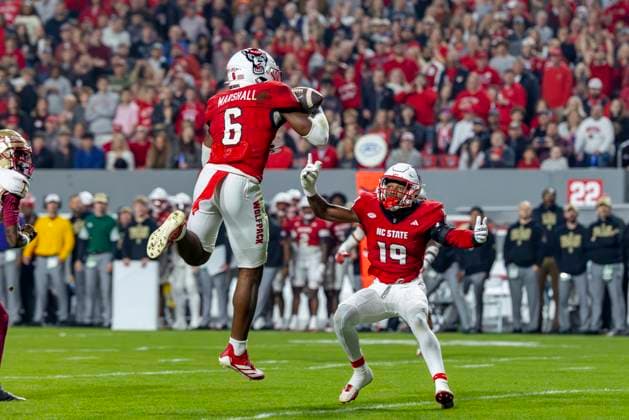 November 21, 2025, Raleigh, North Carolina, USA: NC State Wolfpack defensive back DEVON MARSHALL (6) intercepts the ball during the first half of the NCAA, College League, USA football game between the Florida State Seminoles and the NC State Wolfpack on November 21st, 2025 at Carter-Finley Stadium in Raleigh, NC. Raleigh USA - ZUMAa220 20251121_znp_a220_018 Copyright: xIsraelxAntax