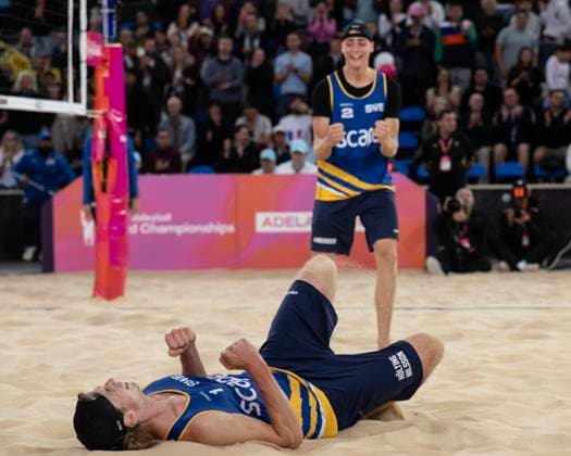 251122 Jacob Hölting Nilsson and Elmer Andersson of Sweden celebrate after defeating TÃ o Rotar and Arnaud Gauthier Rat of France during The Beach Volleyball World Championships Semi Final on November 22, 2025 in Adelaide Photo Michael Errey BILDBYRAN kod XY XY0085 beachvolleyboll beach volleyball sandvolleyball world championships semi finals bbeng semifinal  Copyright: MichaelxErrey BB251122BB177