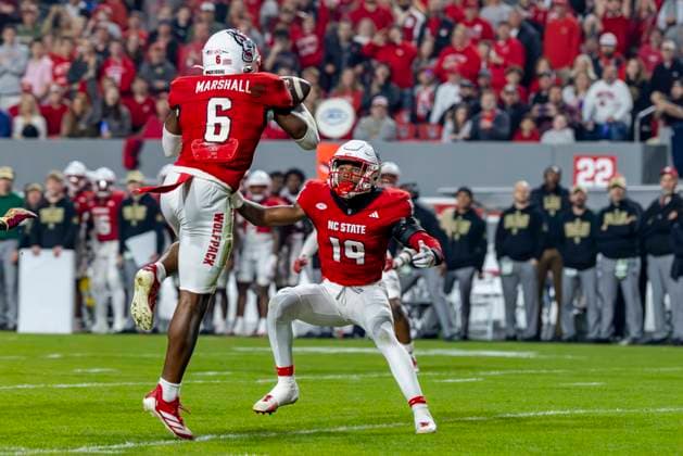 November 21, 2025, Raleigh, North Carolina, USA: NC State Wolfpack defensive back DEVON MARSHALL (6) intercepts the ball during the first half of the NCAA, College League, USA football game between the Florida State Seminoles and the NC State Wolfpack on November 21st, 2025 at Carter-Finley Stadium in Raleigh, NC. Raleigh USA - ZUMAa220 20251121_znp_a220_023 Copyright: xIsraelxAntax