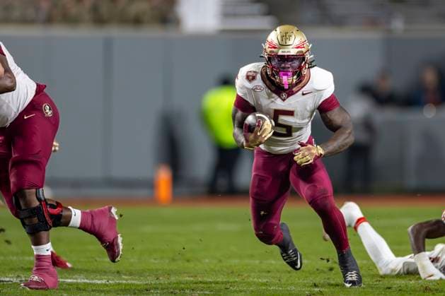 November 21, 2025, Raleigh, North Carolina, USA: Florida State Seminoles running back ROYDELL WILLIAMS (5) runs the ball during the first half of the NCAA, College League, USA football game between the Florida State Seminoles and the NC State Wolfpack on November 21st, 2025 at Carter-Finley Stadium in Raleigh, NC. Raleigh USA - ZUMAa220 20251121_znp_a220_030 Copyright: xIsraelxAntax