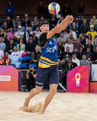 251122 Elmer Andersson of Sweden during The Beach Volleyball World Championships Semi Final on November 22, 2025 in Adelaide Photo Michael Errey BILDBYRAN kod XY XY0085 beachvolleyboll beach volleyball sandvolleyball world championships semi finals bbeng semifinal  Copyright: MichaelxErrey BB251122BB184
