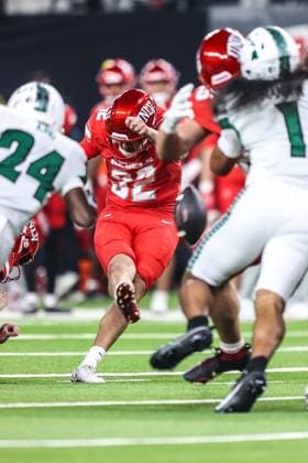 November 21, 2025: UNLV Rebels kicker Ramon Villela (32) kicks a field goal during the first half of the college football game featuring the Hawaii Rainbow Warriors and the UNLV Rebels at Allegiant Stadium in Las Vegas, NV. CSM. Las Vegas United States of America - ZUMAc04_ 20251121_zma_c04_444 Copyright: xChristopherxTrimx