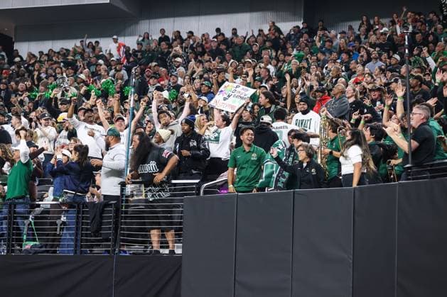 November 21, 2025: Hawaii Rainbow Warriors fans celebrate a touchdown during the first half of the college football game featuring the Hawaii Rainbow Warriors and the UNLV Rebels at Allegiant Stadium in Las Vegas, NV. CSM. Las Vegas United States of America - ZUMAc04_ 20251121_zma_c04_446 Copyright: xChristopherxTrimx