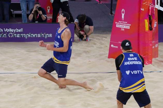 Beach volleyball, Beachvolleyball World Championship, WM, Weltmeisterschaft Jacob Hölting Nilsson and Elmer Andersson (SWE) celebrate victory against TÃ o Rotar and Arnaud Gauthier-Rat (FRA) during the Semi Final match of the Beach Volleyball World Championships at The Drive in Adelaide, Saturday, November 22, 2025. ( NO ARCHIVING, EDITORIAL USE ONLY ADELAIDE SOUTH AUSTRALIA AUSTRALIA  Copyright: xMATTxTURNERx 20251122176494660129
