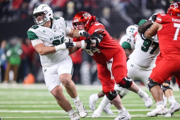 November 21, 2025: UNLV Rebels offensive lineman Reid Williams (64) blocks Hawaii Rainbow Warriors defensive lineman Carsen Stocklinski (98) during the first half of the college football game featuring the Hawaii Rainbow Warriors and the UNLV Rebels at Allegiant Stadium in Las Vegas, NV. CSM. Las Vegas United States of America - ZUMAc04_ 20251121_zma_c04_449 Copyright: xChristopherxTrimx
