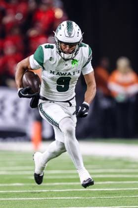 November 21, 2025: Hawaii Rainbow Warriors wide receiver Jackson Harris (9) catches the ball during the first half of the college football game featuring the Hawaii Rainbow Warriors and the UNLV Rebels at Allegiant Stadium in Las Vegas, NV. CSM. Las Vegas United States of America - ZUMAc04_ 20251121_zma_c04_455 Copyright: xChristopherxTrimx