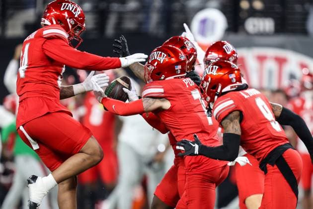 November 21, 2025: UNLV Rebels defensive back Jake Pope (7) celebrates after an interception during the first half of the college football game featuring the Hawaii Rainbow Warriors and the UNLV Rebels at Allegiant Stadium in Las Vegas, NV. CSM. Las Vegas United States of America - ZUMAc04_ 20251121_zma_c04_459 Copyright: xChristopherxTrimx